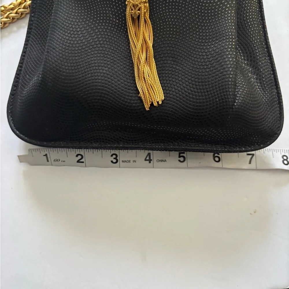 SONDRO ROBERTS BLACK TEXTURED SHOULDER BAG WITH THICK GOLD TONED CHAIN